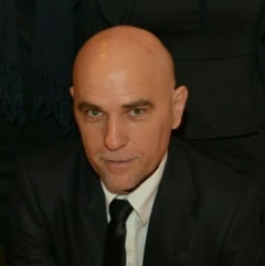 צבי וזנה יועץ בכיר